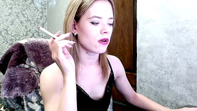 Snapshot of Kate__Loves chatting on October 7, 2025, 5:43 pm Kate Loves online show from October 7, 2025, 5:43 pm