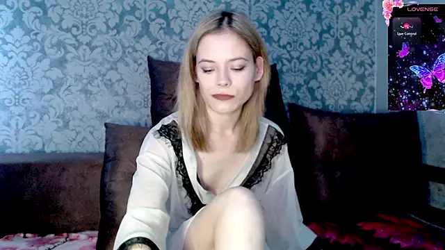 Kate  Loves online show from December 17, 2025, 7:31 pm