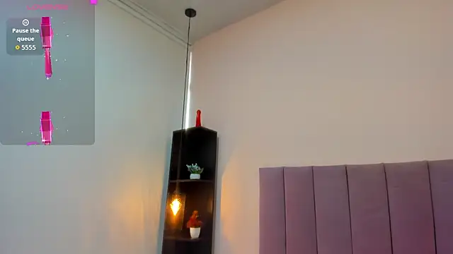 HoollyHendrix online show from November 20, 2025, 8:08 pm