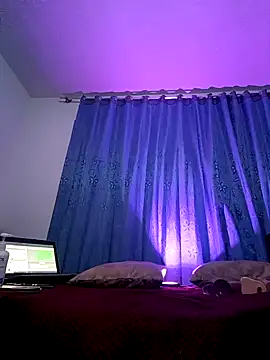 Snapshot of VioletStonee1 chatting on October 3, 2025, 7:55 pm VioletStonee1 online show from October 3, 2025, 7:55 pm