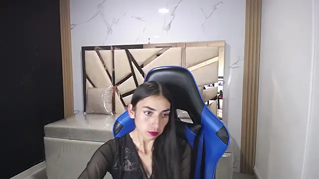 Snapshot of Maily_a_ chatting on November 7, 2025, 8:20 pm Maily a online show from November 7, 2025, 8:20 pm