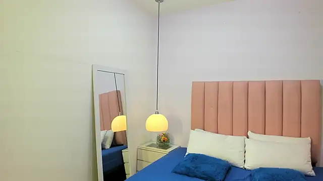 Amy Ferreira online show from November 15, 2025, 11:32 pm