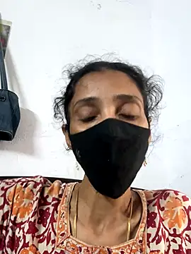 sweetreddy-02 online show from October 24, 2025, 6:32 am