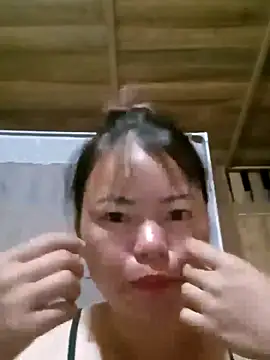 Snapshot of emly-xinh18 chatting on October 5, 2025, 12:14 pm emly-xinh18 online show from October 5, 2025, 12:14 pm