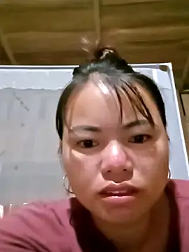 emly-xinh18 online show from October 27, 2025, 12:20 pm