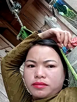 emly-xinh18 online show from December 17, 2025, 7:25 am