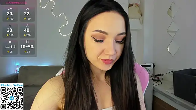 Snapshot of Helen_Spark chatting on October 22, 2025, 2:01 am Helen Spark online show from October 22, 2025, 2:01 am