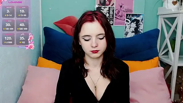 Snapshot of VivienneRo chatting on November 23, 2025, 5:51 am VivienneRo online show from November 23, 2025, 5:51 am