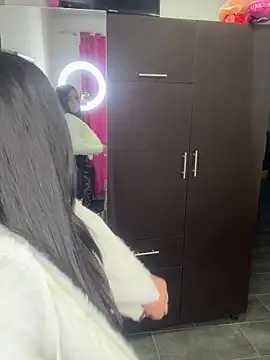 lilielou  online show from November 28, 2025, 10:23 pm