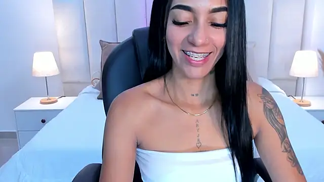 Snapshot of miavegas1 chatting on October 21, 2025, 12:00 am miavegas1 online show from October 21, 2025, 12:00 am