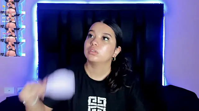 LunaWiill  online show from November 18, 2025, 11:47 am