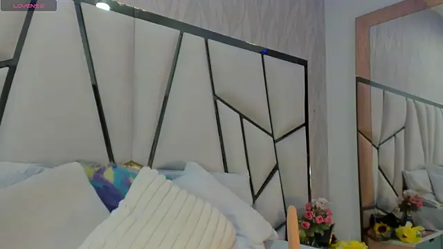 mia vy online show from September 20, 2025, 7:59 pm