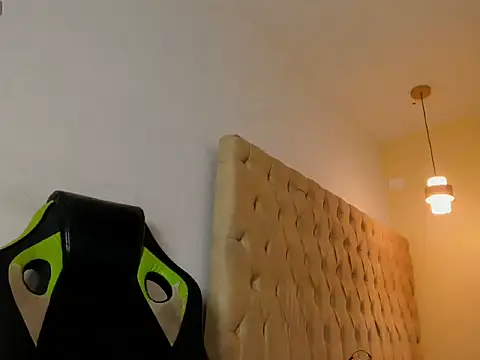 Snapshot of Dakota_x18 chatting on October 2, 2025, 8:05 pm Dakota x18 online show from October 2, 2025, 8:05 pm