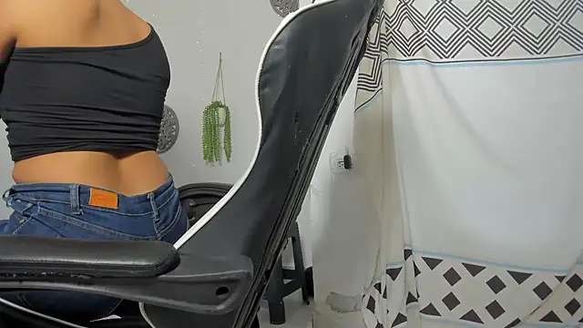 Snapshot of Dakota_x18 chatting on October 27, 2025, 7:40 pm Dakota x18 online show from October 27, 2025, 7:40 pm