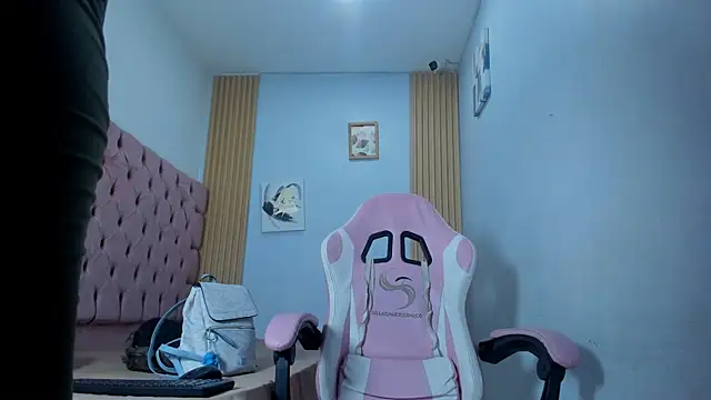 Snapshot of Dakota_x18 chatting on November 14, 2025, 7:34 pm Dakota x18 online show from November 14, 2025, 7:34 pm