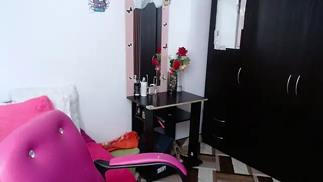 Snapshot of camilavargas_ chatting on October 2, 2025, 9:44 pm camilavargas online show from October 2, 2025, 9:44 pm