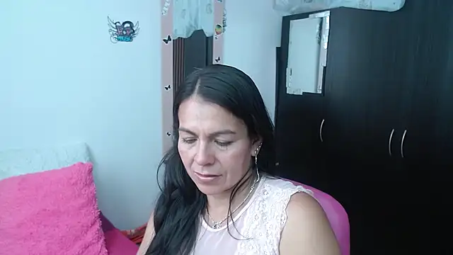 Snapshot of camilavargas_ chatting on October 3, 2025, 9:12 pm camilavargas online show from October 3, 2025, 9:12 pm