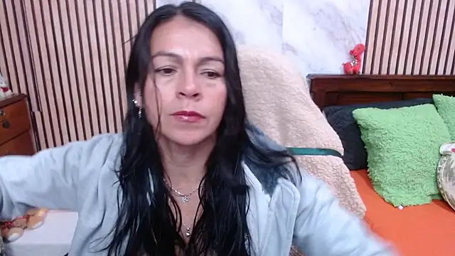 Snapshot of camilavargas_ chatting on October 10, 2025, 1:54 pm camilavargas online show from October 10, 2025, 1:54 pm