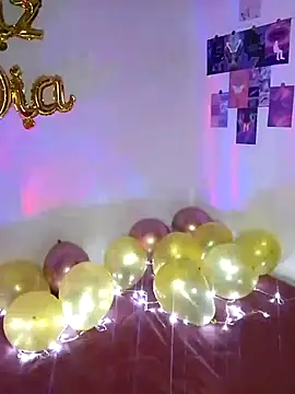 Snapshot of Renata_Zoe chatting on November 16, 2025, 1:33 am Renata Zoe online show from November 16, 2025, 1:33 am