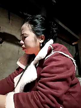 tulipsexy online show from December 1, 2025, 11:32 pm