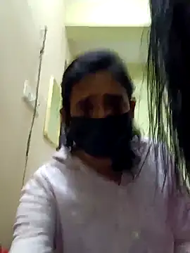 honeyqueen143 online show from September 19, 2025, 2:24 am