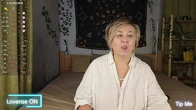 Marta Wils online show from October 16, 2025, 1:39 am