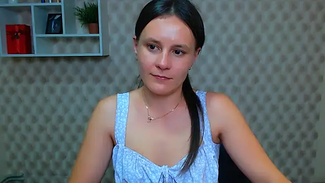 Snapshot of EvelinaMiss_ chatting on October 15, 2025, 12:27 pm EvelinaMiss online show from October 15, 2025, 12:27 pm