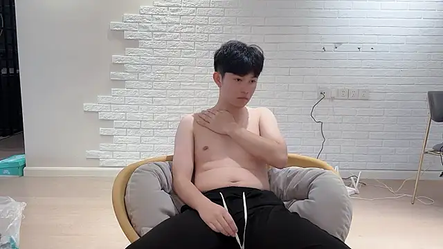 Snapshot of xlong00099 chatting on September 18, 2025, 6:15 am xlong00099 online show from September 18, 2025, 6:15 am