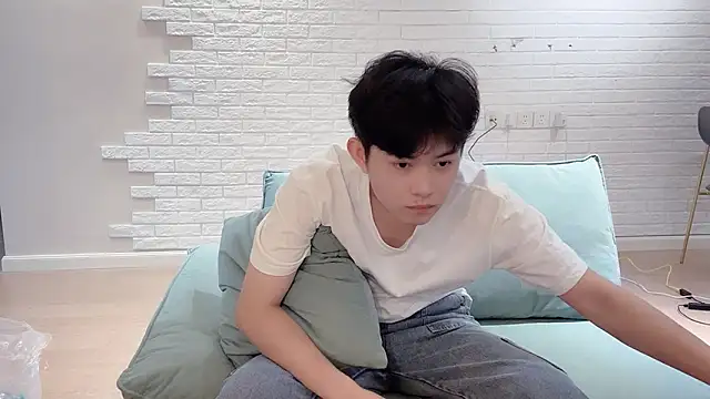 Snapshot of xlong00099 chatting on September 19, 2025, 7:43 am xlong00099 online show from September 19, 2025, 7:43 am