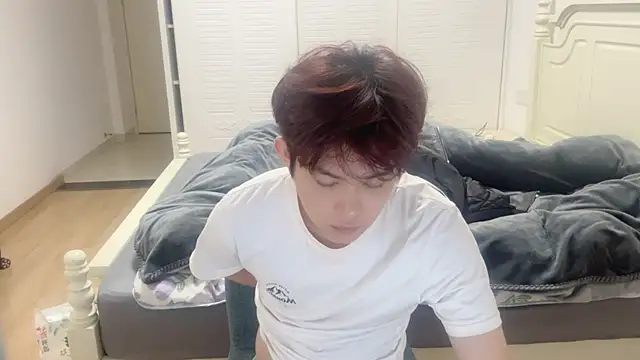 Snapshot of xlong00099 chatting on November 12, 2025, 11:43 am xlong00099 online show from November 12, 2025, 11:43 am