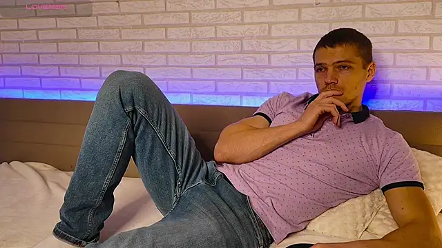 Snapshot of GarettVoss chatting on November 19, 2025, 6:35 am GarettVoss online show from November 19, 2025, 6:35 am