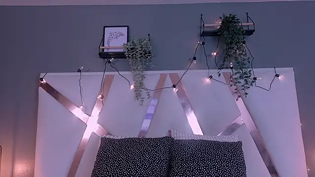 KeendraFox  online show from September 26, 2025, 7:29 pm