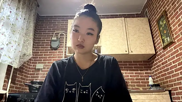 Snapshot of EmmaLeexth chatting on November 7, 2025, 11:32 am EmmaLeexth online show from November 7, 2025, 11:32 am