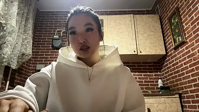 Snapshot of EmmaLeexth chatting on November 13, 2025, 1:10 pm EmmaLeexth online show from November 13, 2025, 1:10 pm