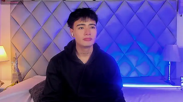 Snapshot of Clement_Reyes chatting on November 15, 2025, 1:18 pm Clement Reyes online show from November 15, 2025, 1:18 pm