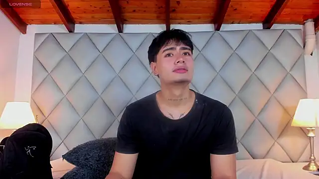 Snapshot of Clement_Reyes chatting on November 23, 2025, 4:29 pm Clement Reyes online show from November 23, 2025, 4:29 pm