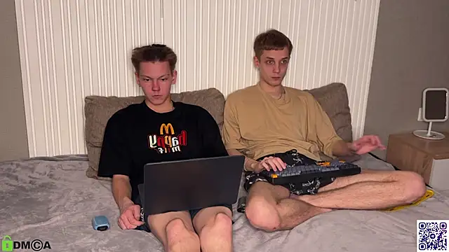 Snapshot of Eaton_ chatting on October 18, 2025, 6:41 pm Eaton  online show from October 18, 2025, 6:41 pm