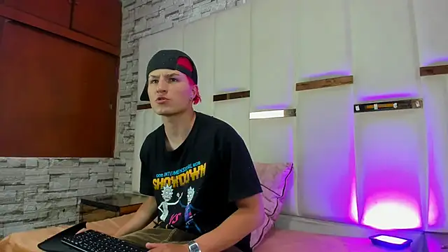 ANLLELOAndANGELA online show from December 3, 2025, 5:22 pm