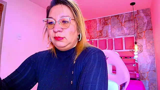 MaylinRosse  online show from December 15, 2025, 7:07 pm