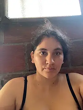 lunasexyhot18 online show from October 24, 2025, 7:32 pm