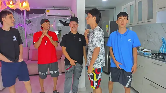 Snapshot of Houseofwarrios chatting on October 21, 2025, 5:19 am Houseofwarrios online show from October 21, 2025, 5:19 am