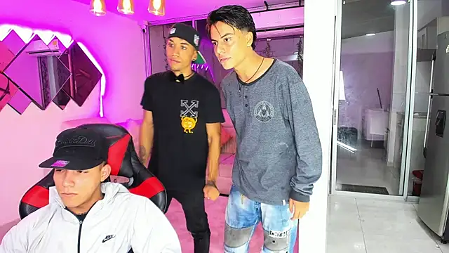 Snapshot of Houseofwarrios chatting on November 22, 2025, 5:28 am Houseofwarrios online show from November 22, 2025, 5:28 am