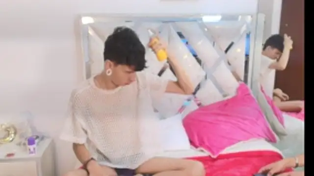 DemianSalvatore online show from October 28, 2025, 5:59 pm