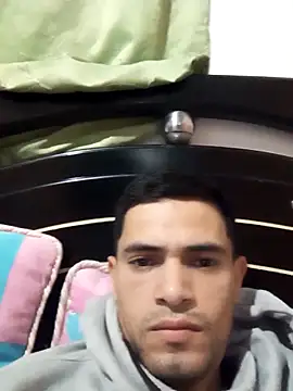 Snapshot of Deivy24_ chatting on November 16, 2025, 7:52 pm Deivy24 online show from November 16, 2025, 7:52 pm