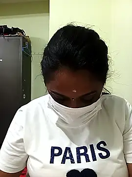 Snapshot of queendivya chatting on October 2, 2025, 2:02 pm queendivya online show from October 2, 2025, 2:02 pm