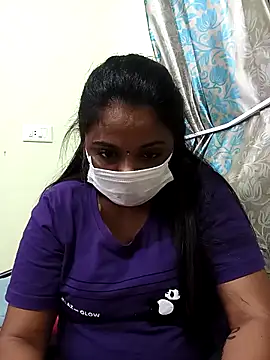 Snapshot of queendivya chatting on October 3, 2025, 4:04 pm queendivya online show from October 3, 2025, 4:04 pm