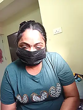 Snapshot of queendivya chatting on October 7, 2025, 10:34 am queendivya online show from October 7, 2025, 10:34 am