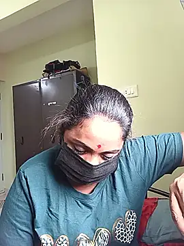 Snapshot of queendivya chatting on October 8, 2025, 4:43 am queendivya online show from October 8, 2025, 4:43 am