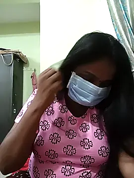 Snapshot of queendivya chatting on November 24, 2025, 2:39 pm queendivya online show from November 24, 2025, 2:39 pm