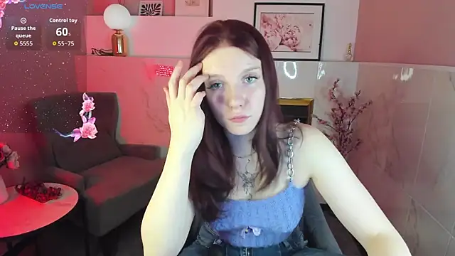 Layla Glam online show from October 8, 2025, 1:20 pm